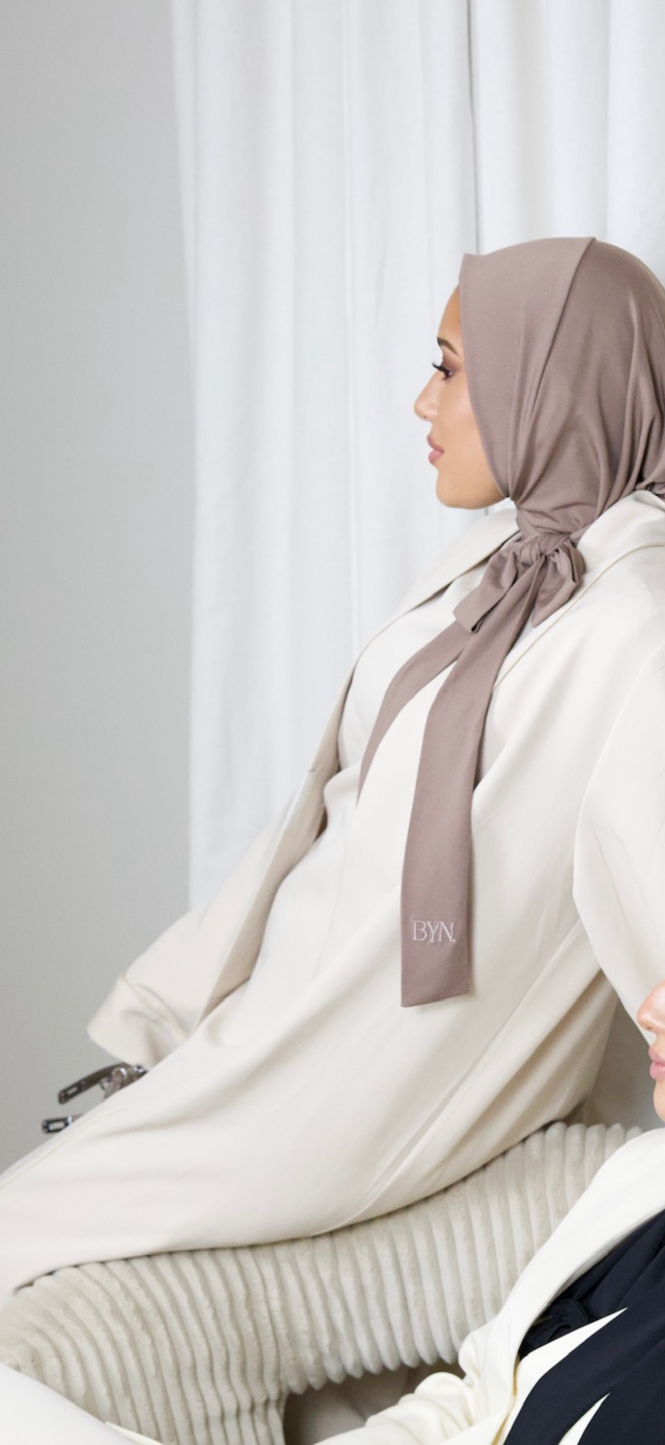 BOW TAUPE